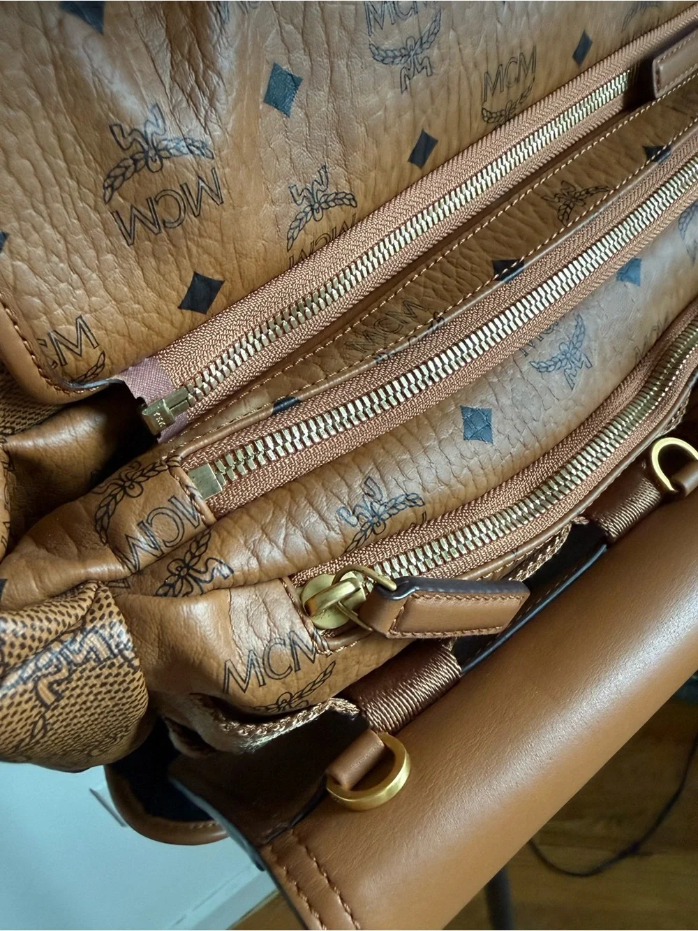 MCM Large Aren Multi-Backpack In Visetos - Picture 4 of 16